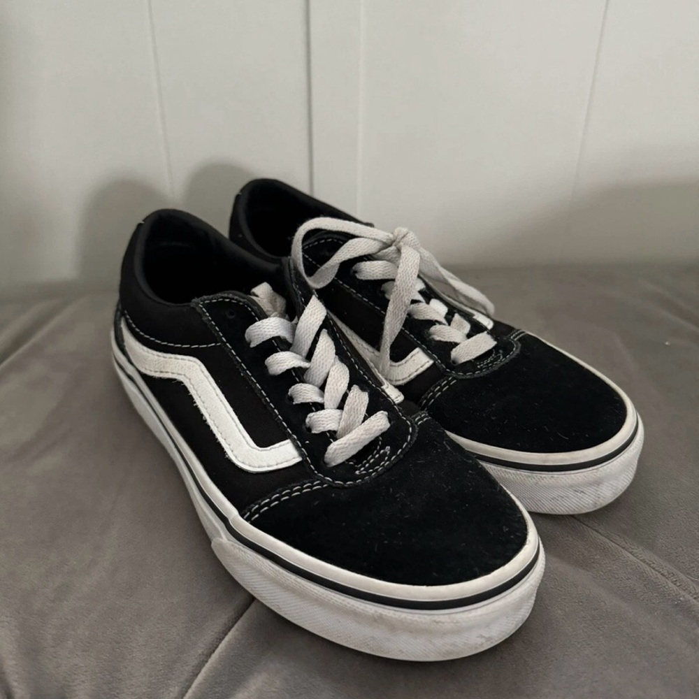 Vans Old Skool Skate Youth Size 2 Black White Suede Canvas Low Top Sneakers EUC